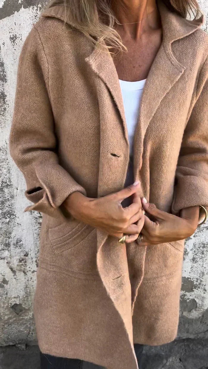Ariadna® | Waterproof coat with lapel collar