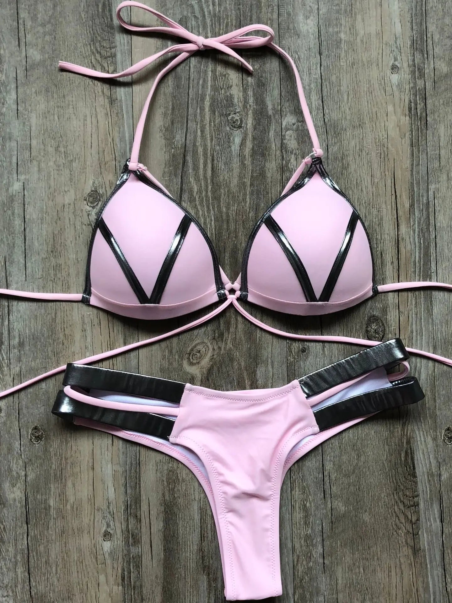 Flor® | Effortless and trendy bikinis