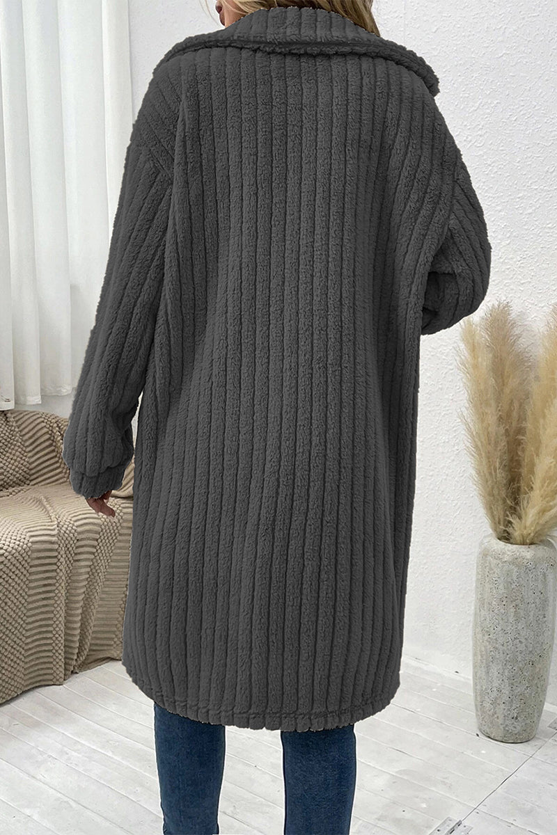 Abigail® | Elegant outerwear with plain buttons and turn-down collar