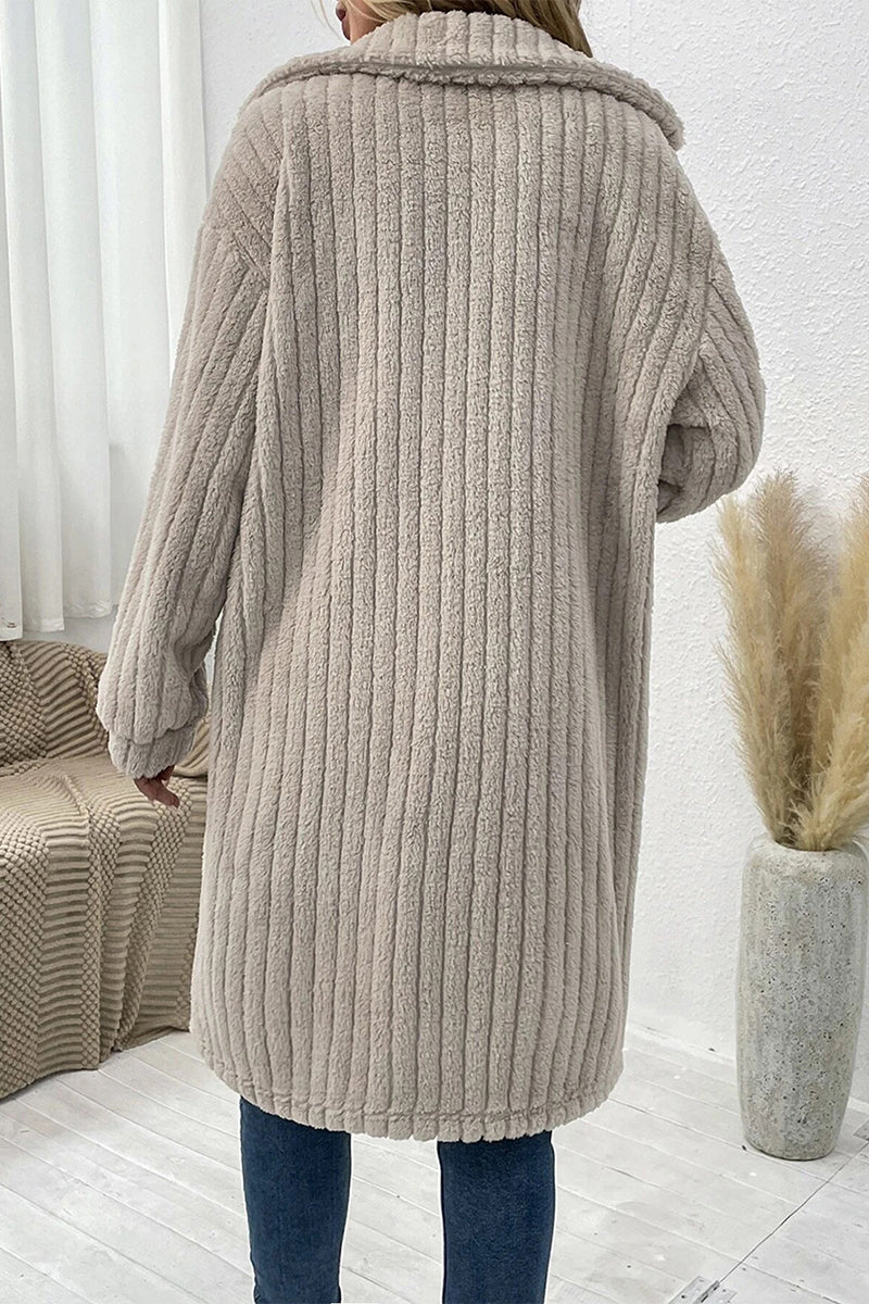 Abigail® | Elegant outerwear with plain buttons and turn-down collar