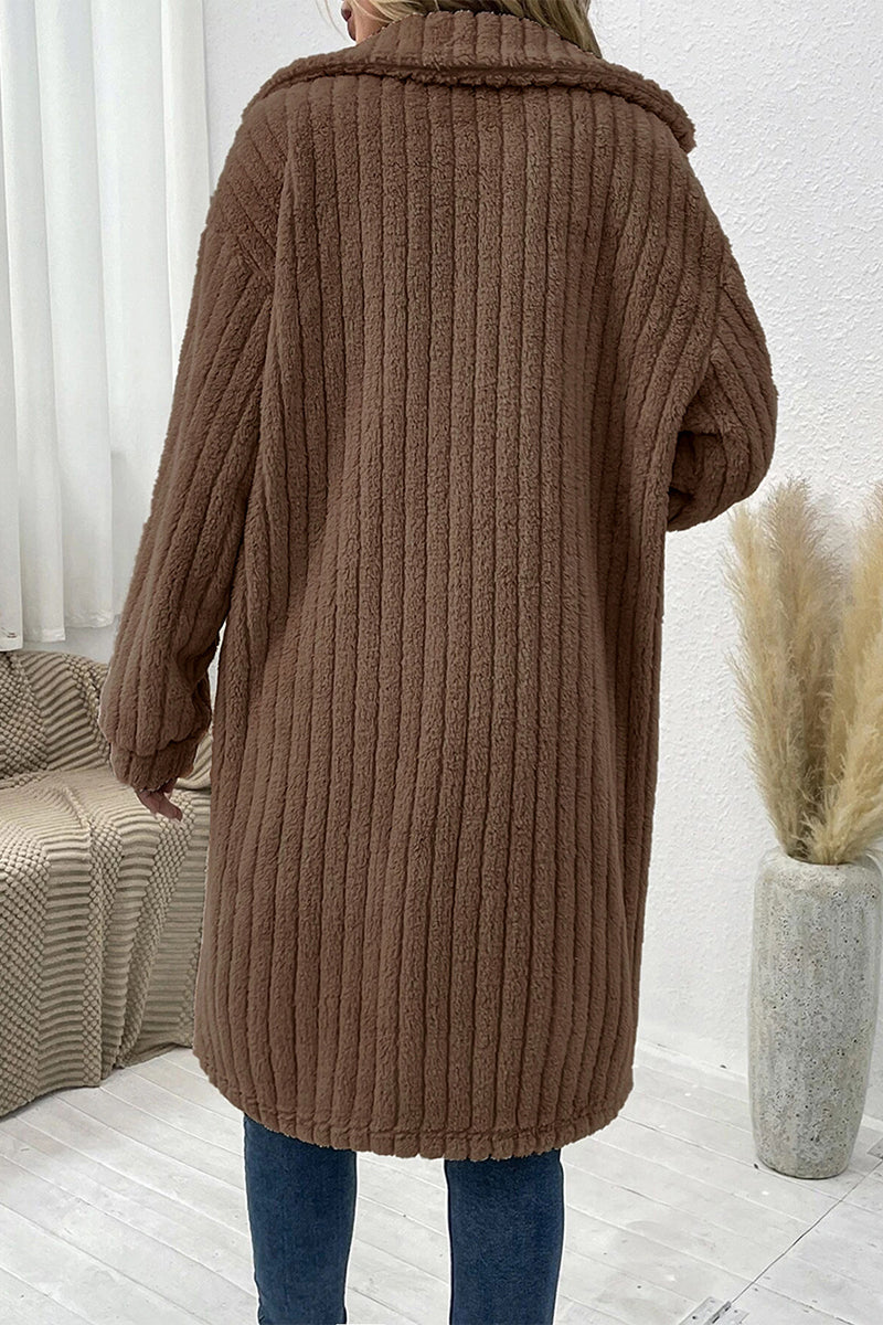 Abigail® | Elegant outerwear with plain buttons and turn-down collar