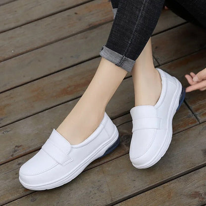 Lia® | Relaxed and stylish   sneakers