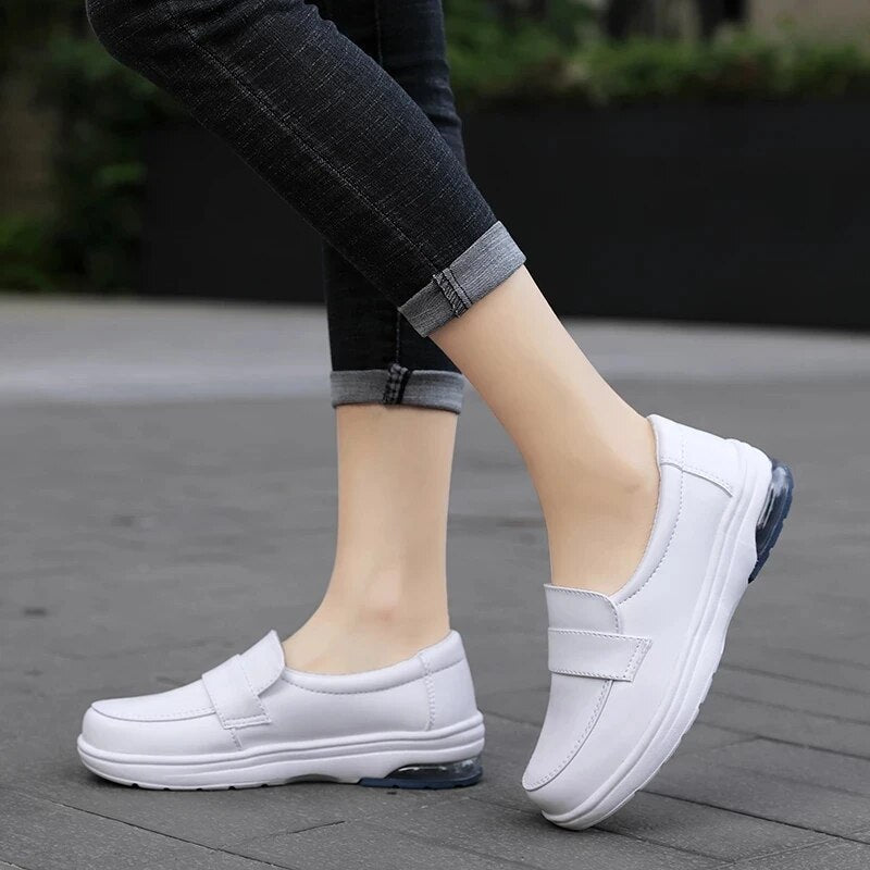 Lia® | Relaxed and stylish   sneakers