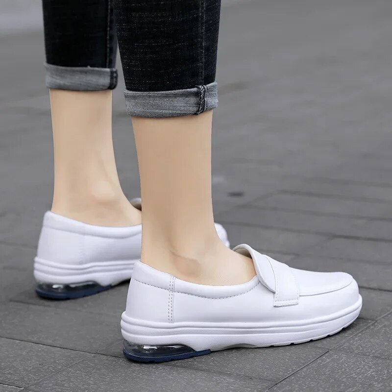 Lia® | Relaxed and stylish   sneakers