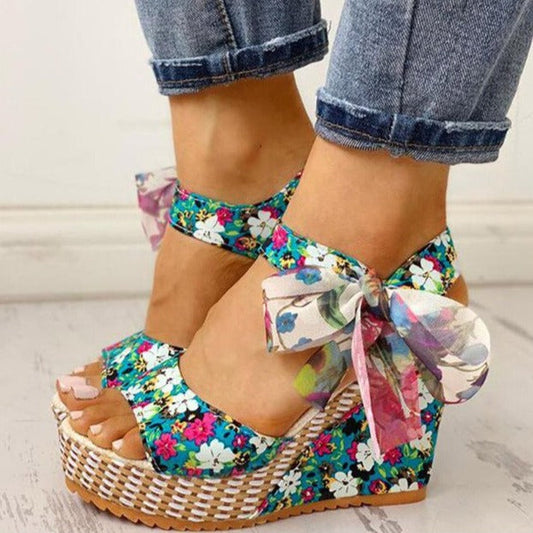 Marina® | Women's wedge heel sandals with floral pattern in an elegant trend
