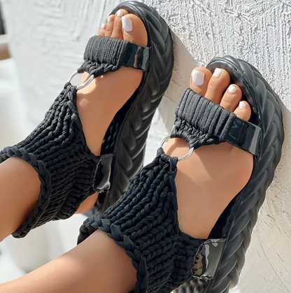 Frieda® | The elegant platform sandals with a crochet pattern