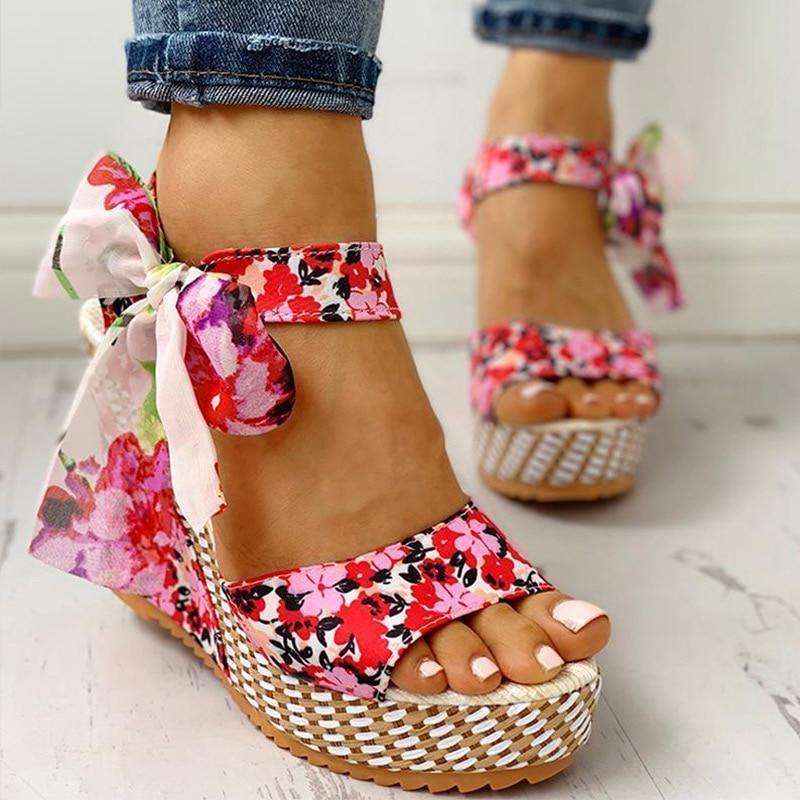 Marina® | Women's wedge heel sandals with floral pattern in an elegant trend
